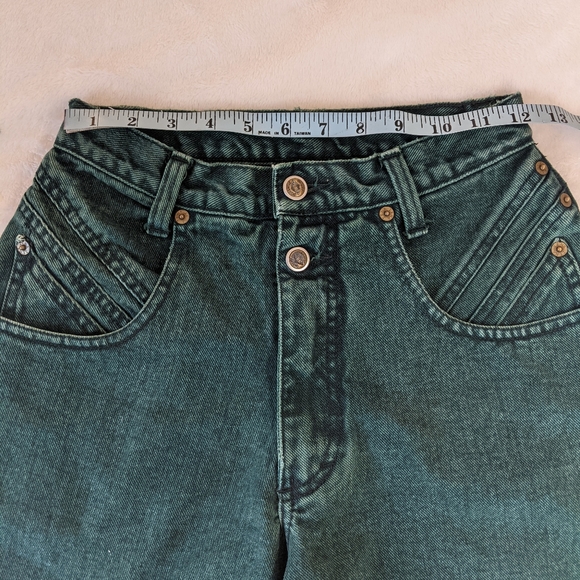 Vintage 90s Green High Rise Bermuda Mom Shorts - Picture 8 of 10